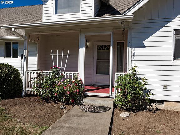 3rd image of 32821 NE Mystic Dr
