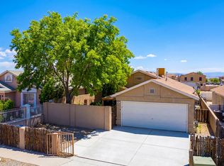 1932 Desert Breeze Dr SW, Albuquerque, NM 87121