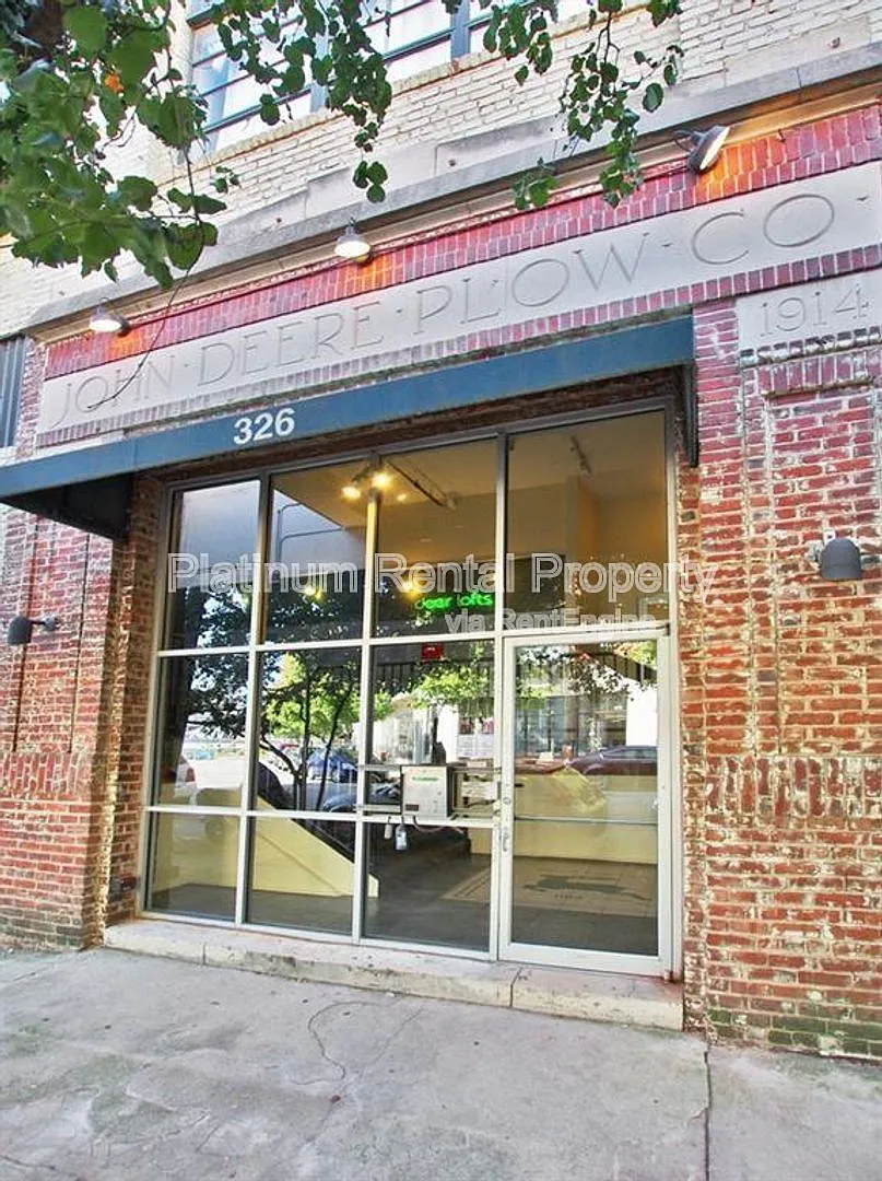 3 bed, 2.0 bath, 1554 sqft, $2,895 — Photo 3