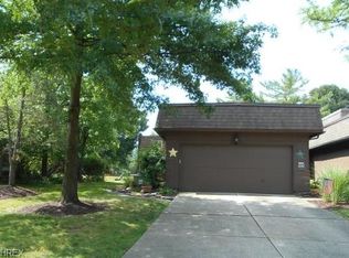 19239 Briarwood Ln, Strongsville, OH 44149
