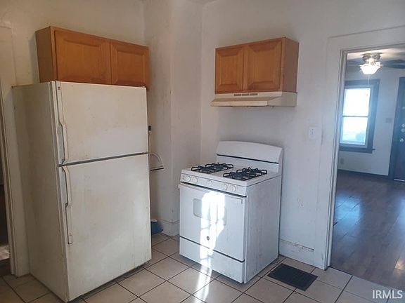 4th image of 1406 S Harlan Ave