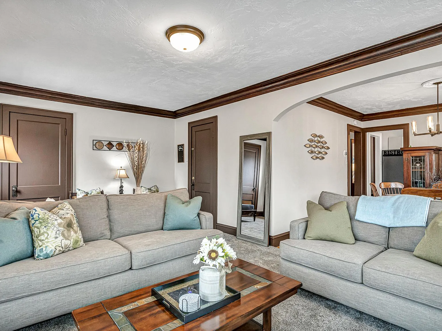 3 bed, 1200 sqft, $2,300 — Photo 4
