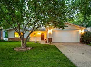 1150 Magnolia Ln, Libertyville, IL 60048