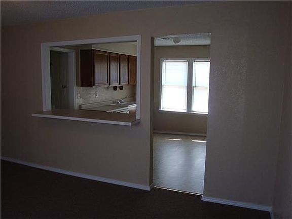 4th image of 944 SW 47th St