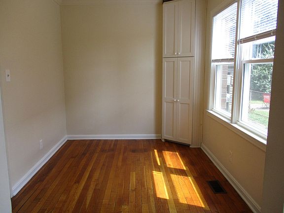5th image of 3005 Bowman Ave