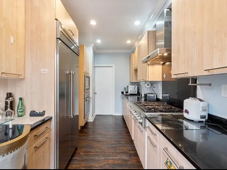 5635 5th Ave — Photo 14