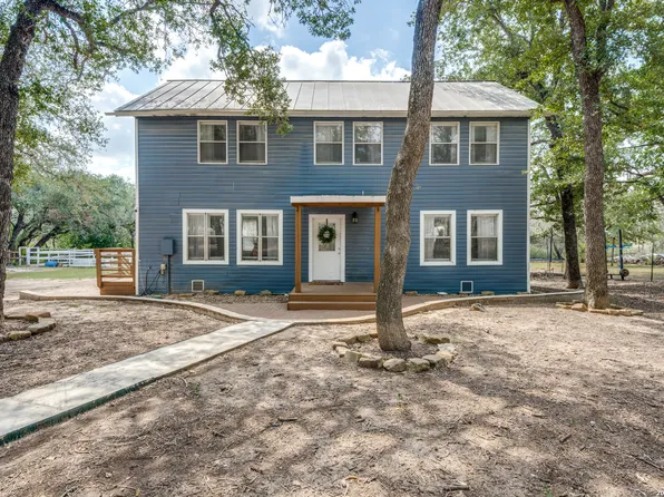 227 SHADY OAKS DR, Floresville, TX 78114