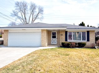 305 Hemlock Ct, South Milwaukee, WI 53172