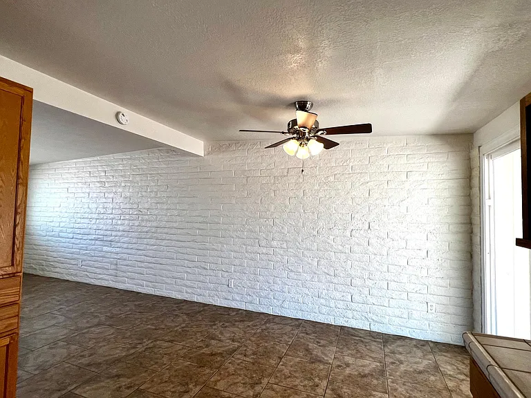 8024 E Victoria Dr — Photo 8