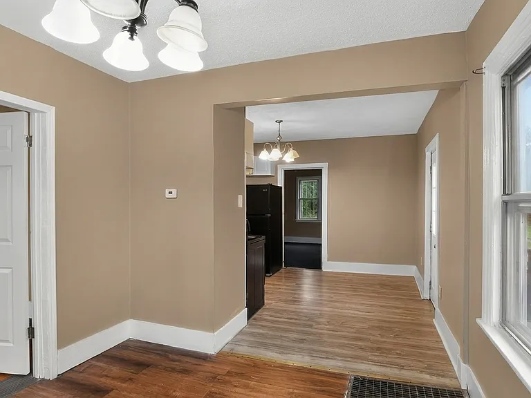 4010 Ravenwood Ave — Photo 3