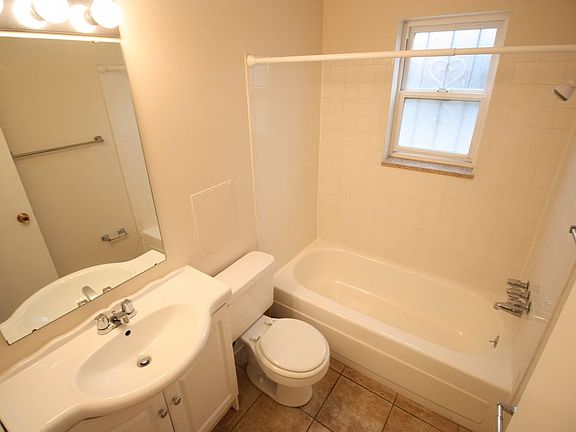 3rd image of 1451 Detroit St APT 111