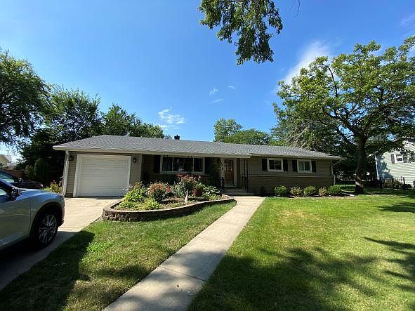 1st image of 136 N Bissell Dr