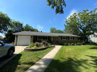 136 N Bissell Dr, Palatine, IL 60074