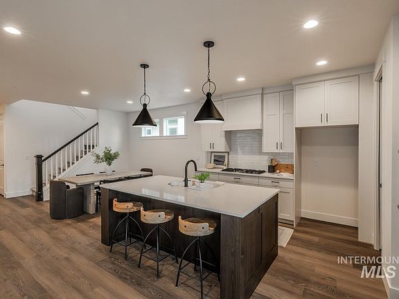 7th image of this home