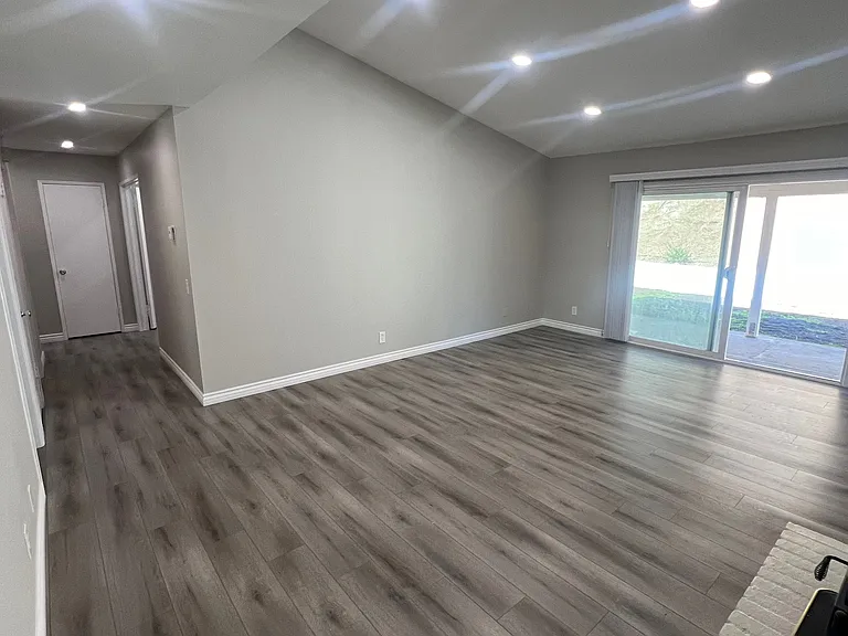2800 Regina Ave — Photo 11