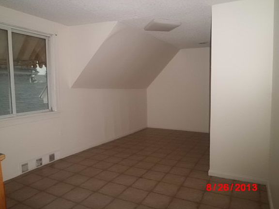 4th image of 1441 E Delavan Ave #2