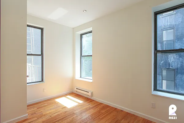 Rented by REZI | media 16