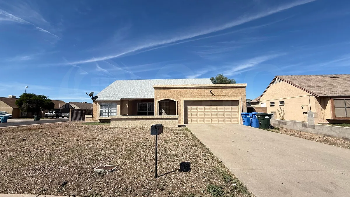 3 bed, 2.0 bath, 1380 sqft, $1,845 — Photo 2