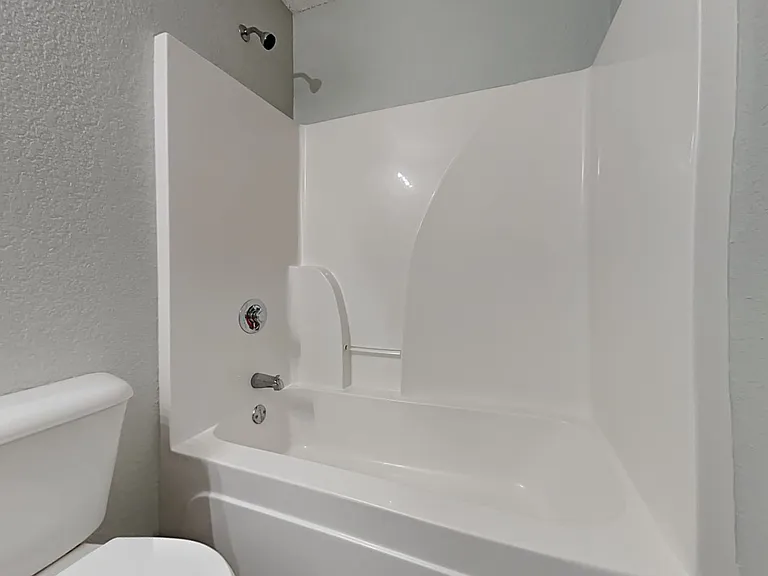 403 NW Woodbury Dr — Photo 16