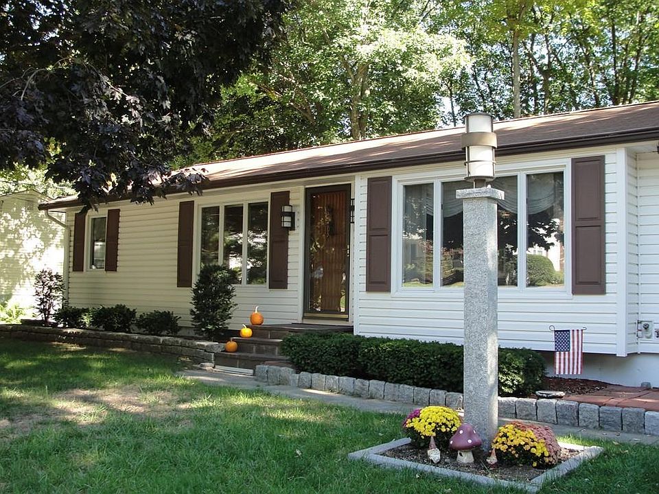 1st image of 74 Laurel Hill Ln