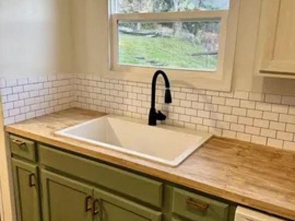 5th image of 1160 Riverview Rd