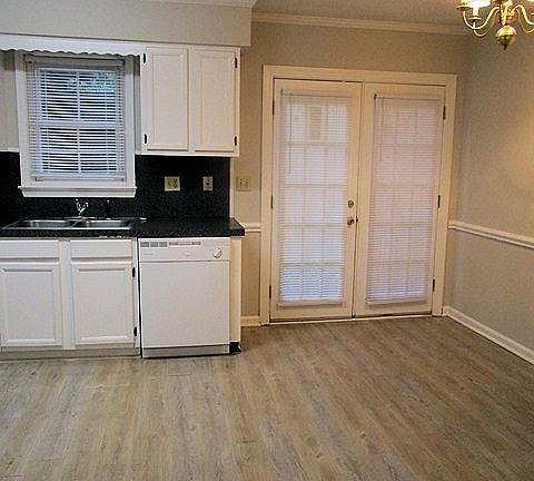 5th image of 103 N Elm St