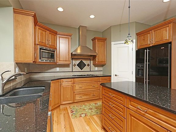 3rd image of 7511 Eagle Crest Dr