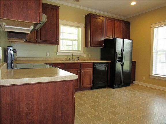 4th image of 102 Dogwood Dr