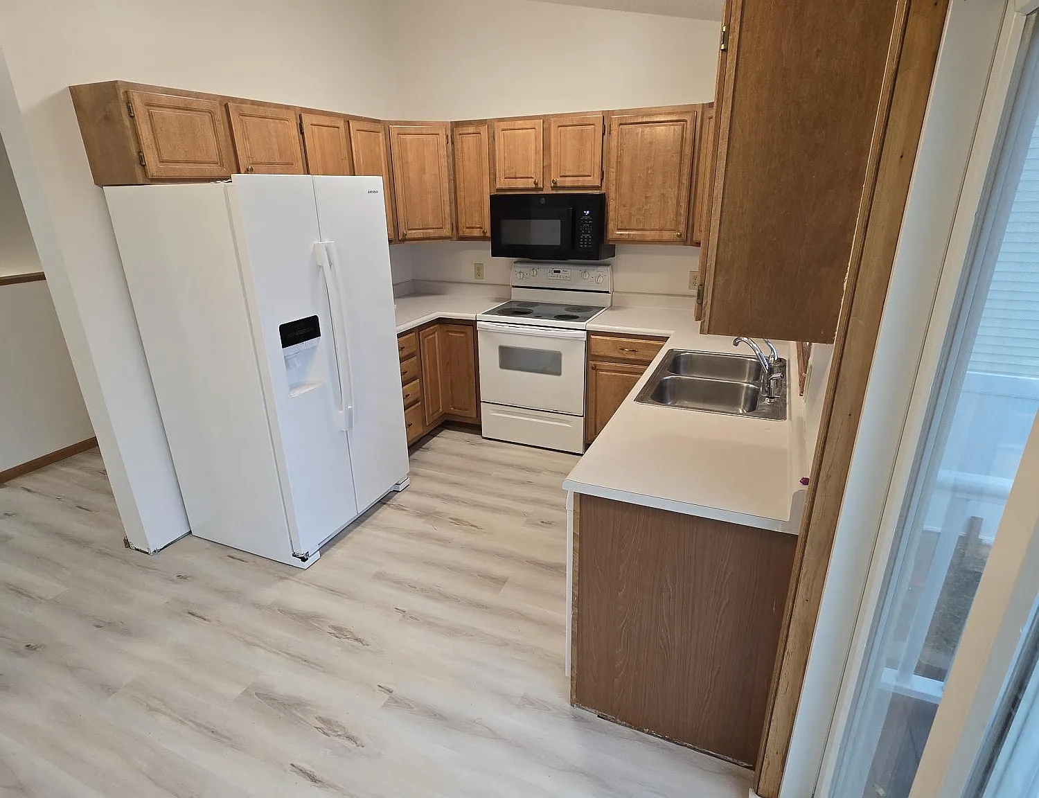 4033 Jill Dr — Photo 2