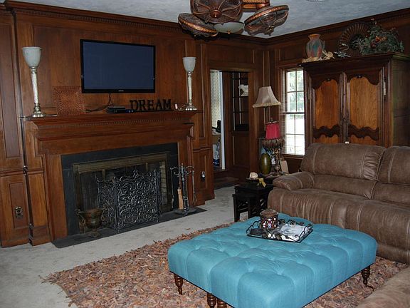 2nd image of 700 SE 51st Ave