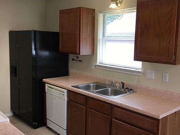 4th image of 3210 Lake Charles Ave