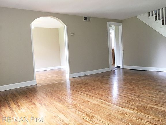 5th image of 118 N Young St