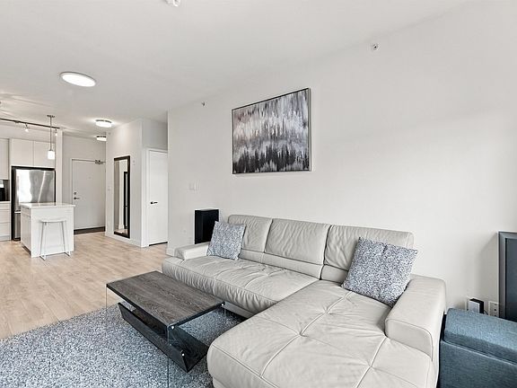 4th image of 828 Gauthier Ave #411