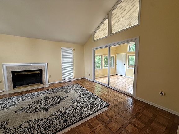 4th image of 155 Dogwood Ct