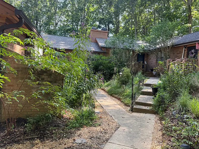 2821 Seclusion Ct — Photo 2