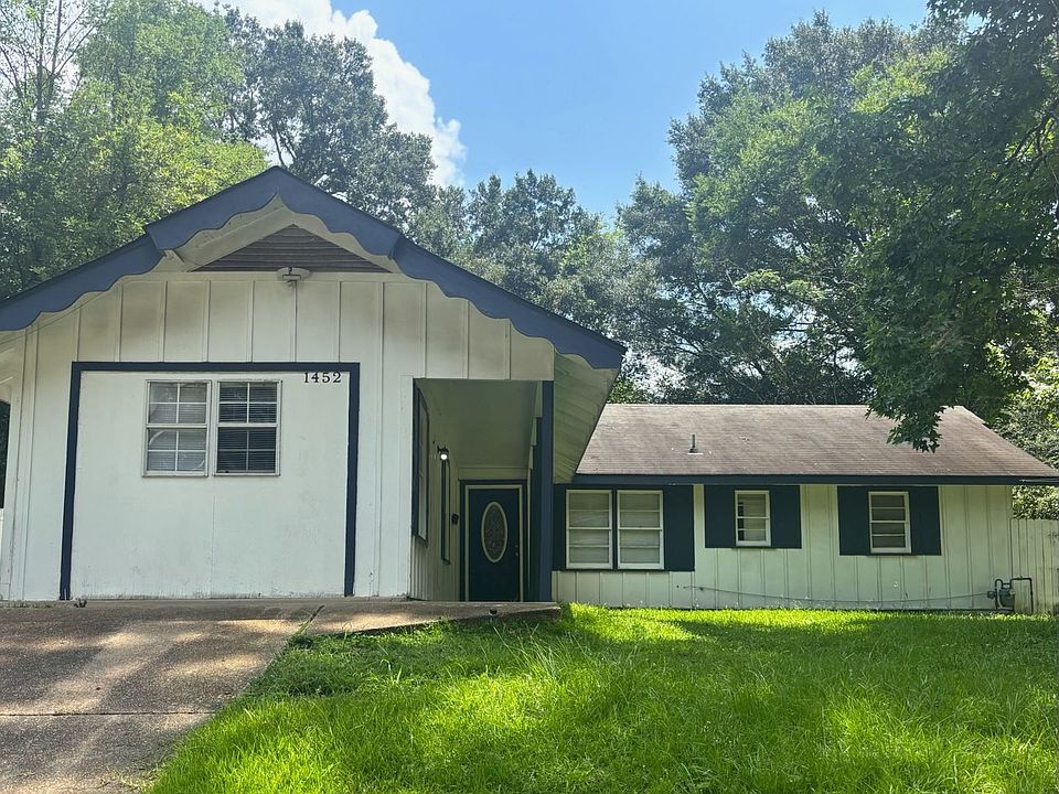 1st image of 1452 Woody Dr