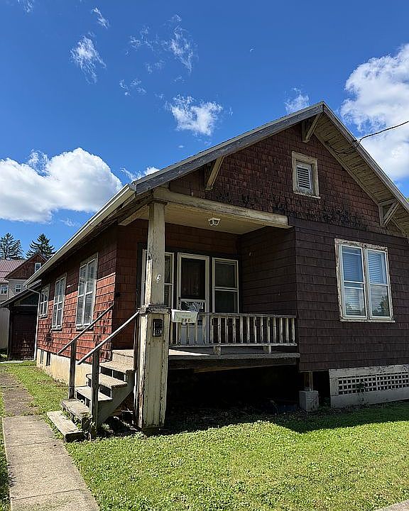 1st image of 619 Water St
