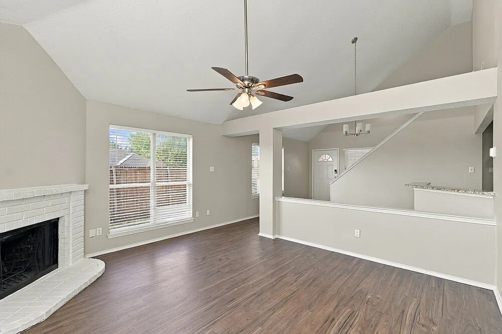 3 bed, 2.0 bath, 1186 sqft, $1,845 — Photo 4