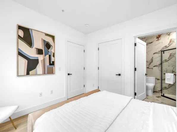 649 38th Street image 17 of 29