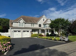 16 Crescent Beach Dr, Huntington, NY