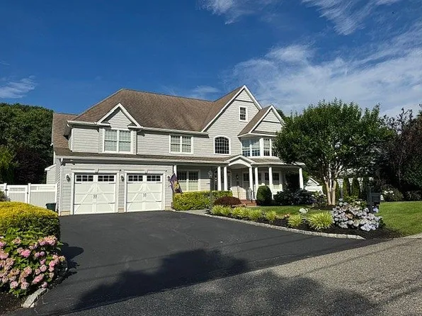 16 Crescent Beach Dr, Huntington, NY 11743