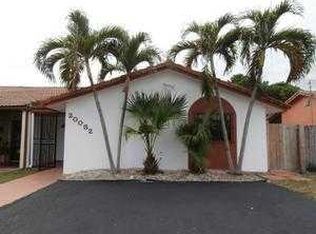20032 E Oakmont Cir, Hialeah, FL 33015
