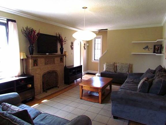 3rd image of 1376 Covedale Ave