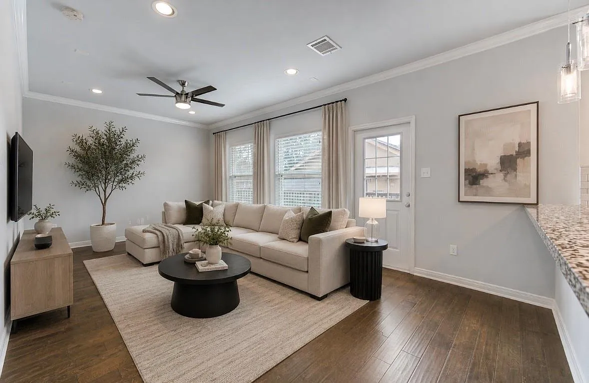 3 bed, 3.0 bath, 1637 sqft, $2,175 — Photo 2
