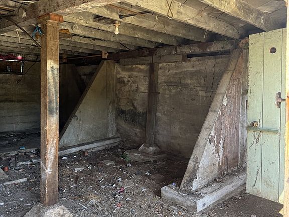 4th image of 63776 Ellen St
