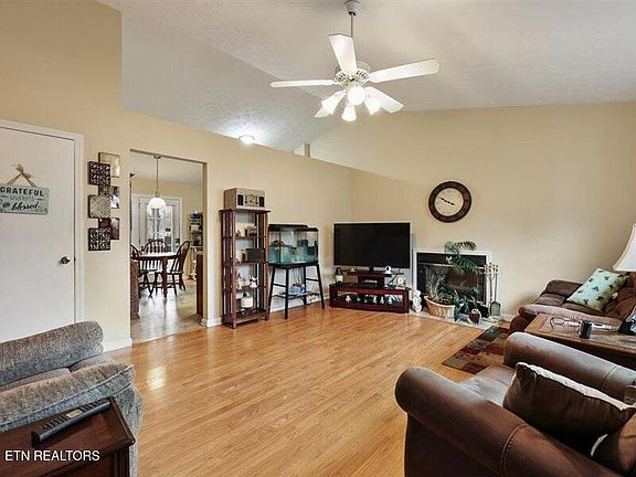 5th image of 6120 Waterbury Ln