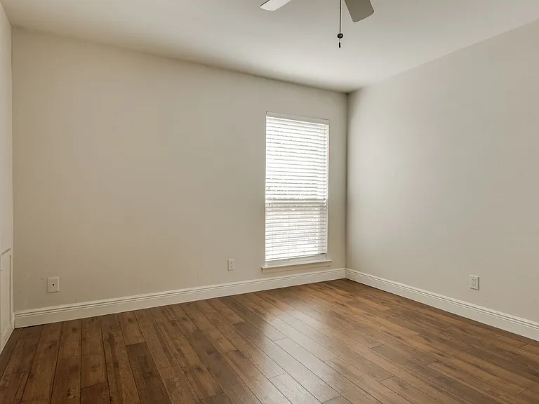 3907 Gilbert Ave — Photo 13