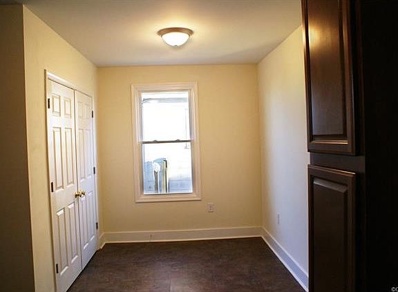 5th image of 113 W Blake Ln