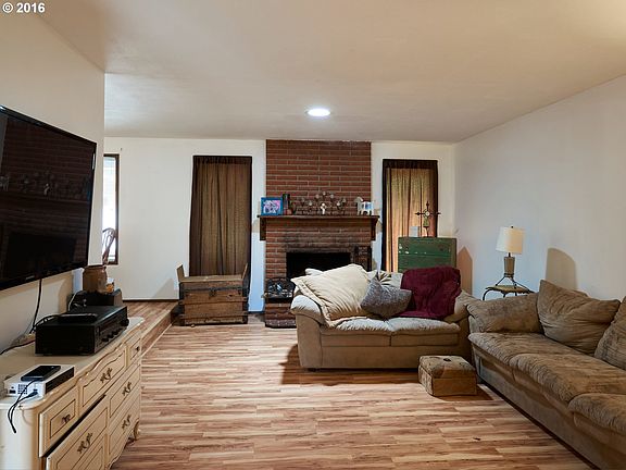 4th image of 259 SE 33rd Ave