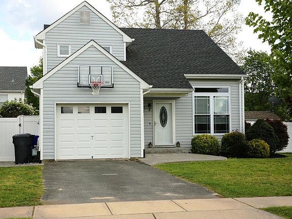 4th image of 4 White Pine Ct